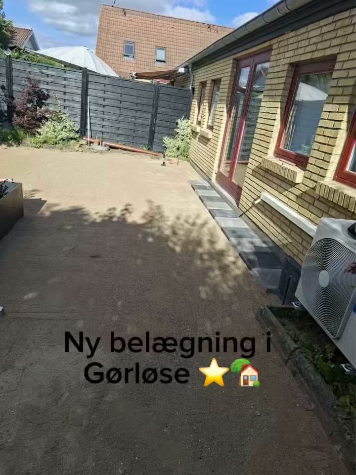 Terrasseområdet i Gørløse under arbejdet med ny belægning, fra vores Facebook-video